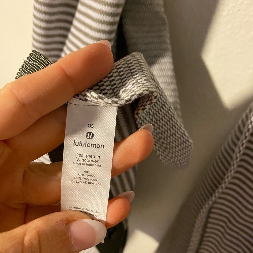 Lululemon Vinyasa Scarf Wrap Reversible Logo Snap Stretch Striped Gray White OS - Picture 5 of 5